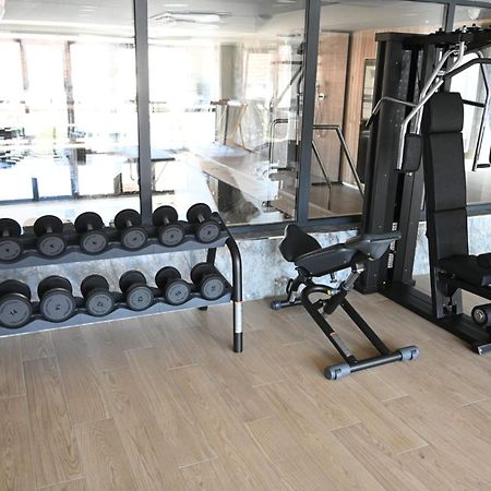 Aniroc Signature Hotel Арад Екстериор снимка A gym