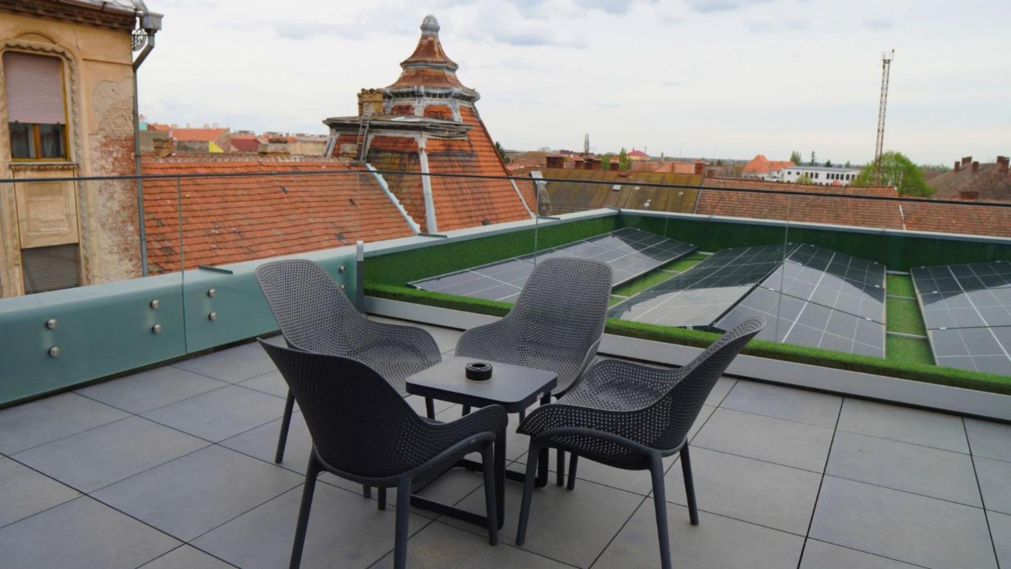 Aniroc Signature Hotel Арад Екстериор снимка Rooftop terrace