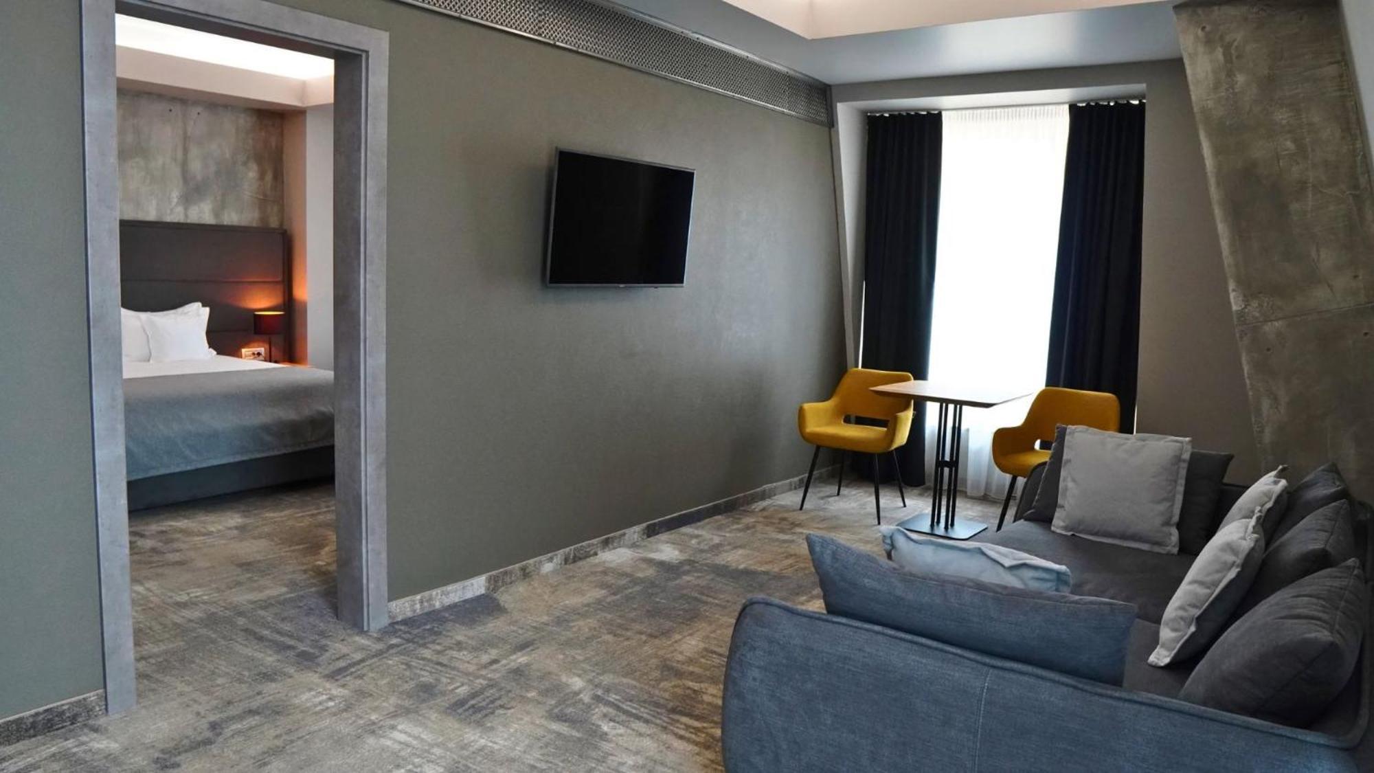 Aniroc Signature Hotel Арад Екстериор снимка Suite