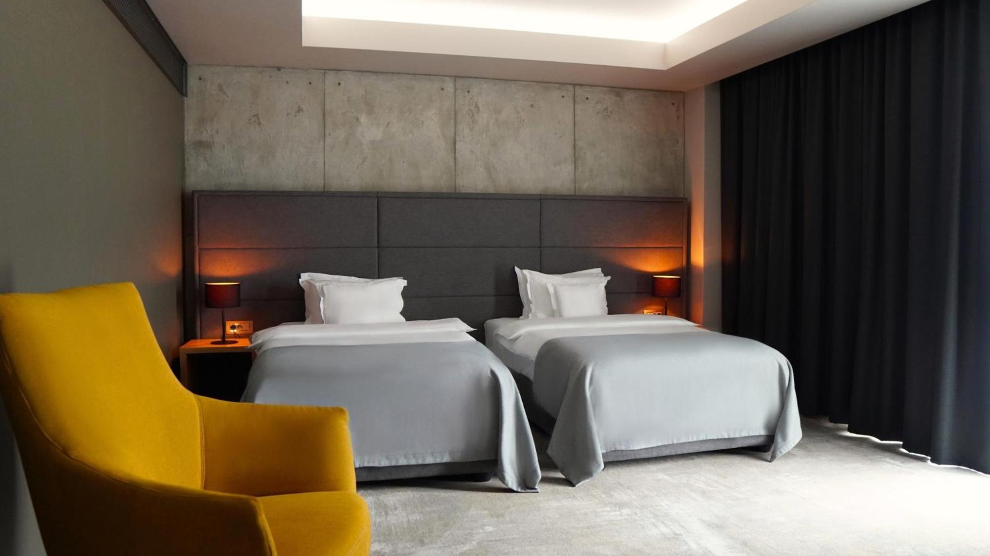 Aniroc Signature Hotel Арад Екстериор снимка A room at the hotel