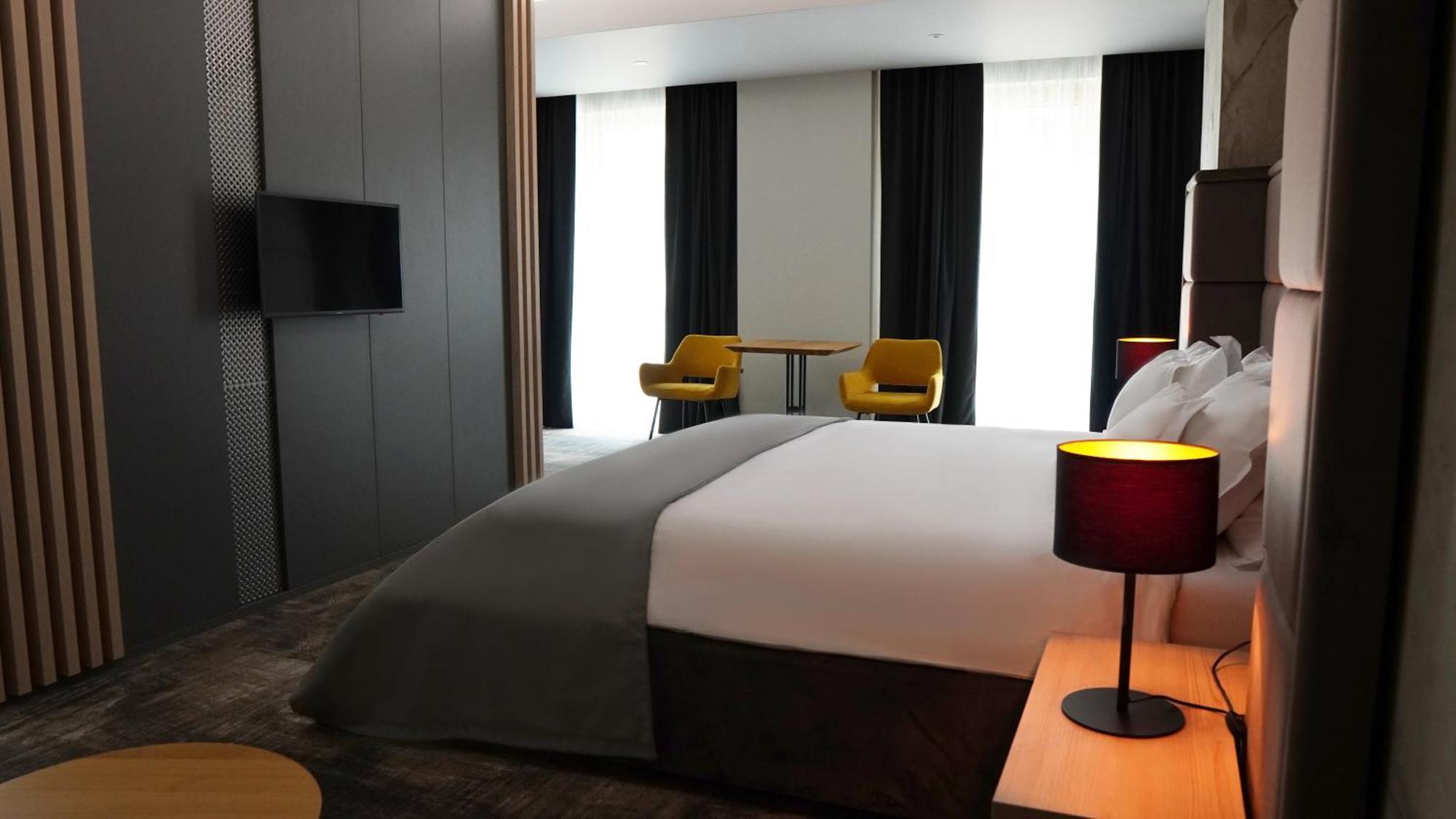 Aniroc Signature Hotel Арад Екстериор снимка A room at the hotel