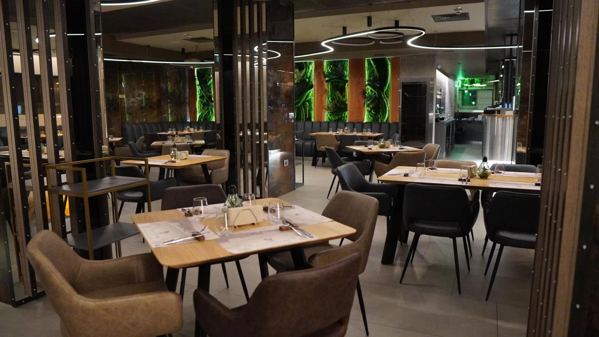 Aniroc Signature Hotel Арад Екстериор снимка Restaurant interior