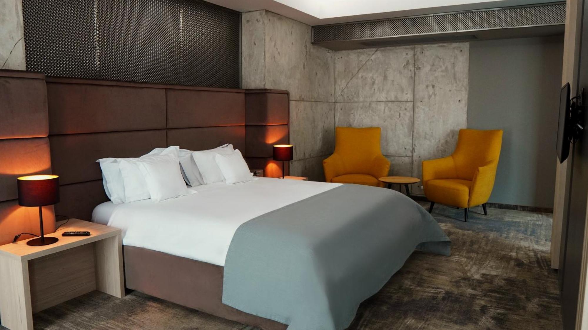 Aniroc Signature Hotel Арад Екстериор снимка A bedroom at the hotel