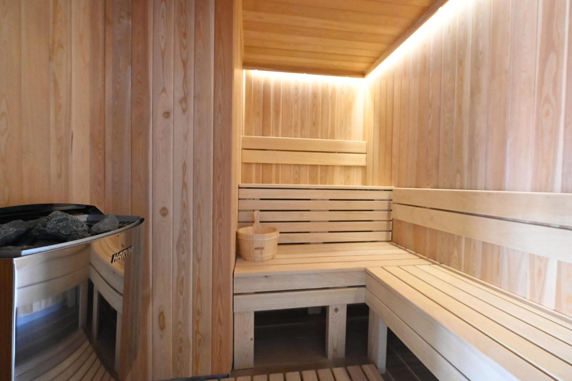 Aniroc Signature Hotel Арад Екстериор снимка A modern Finnish sauna