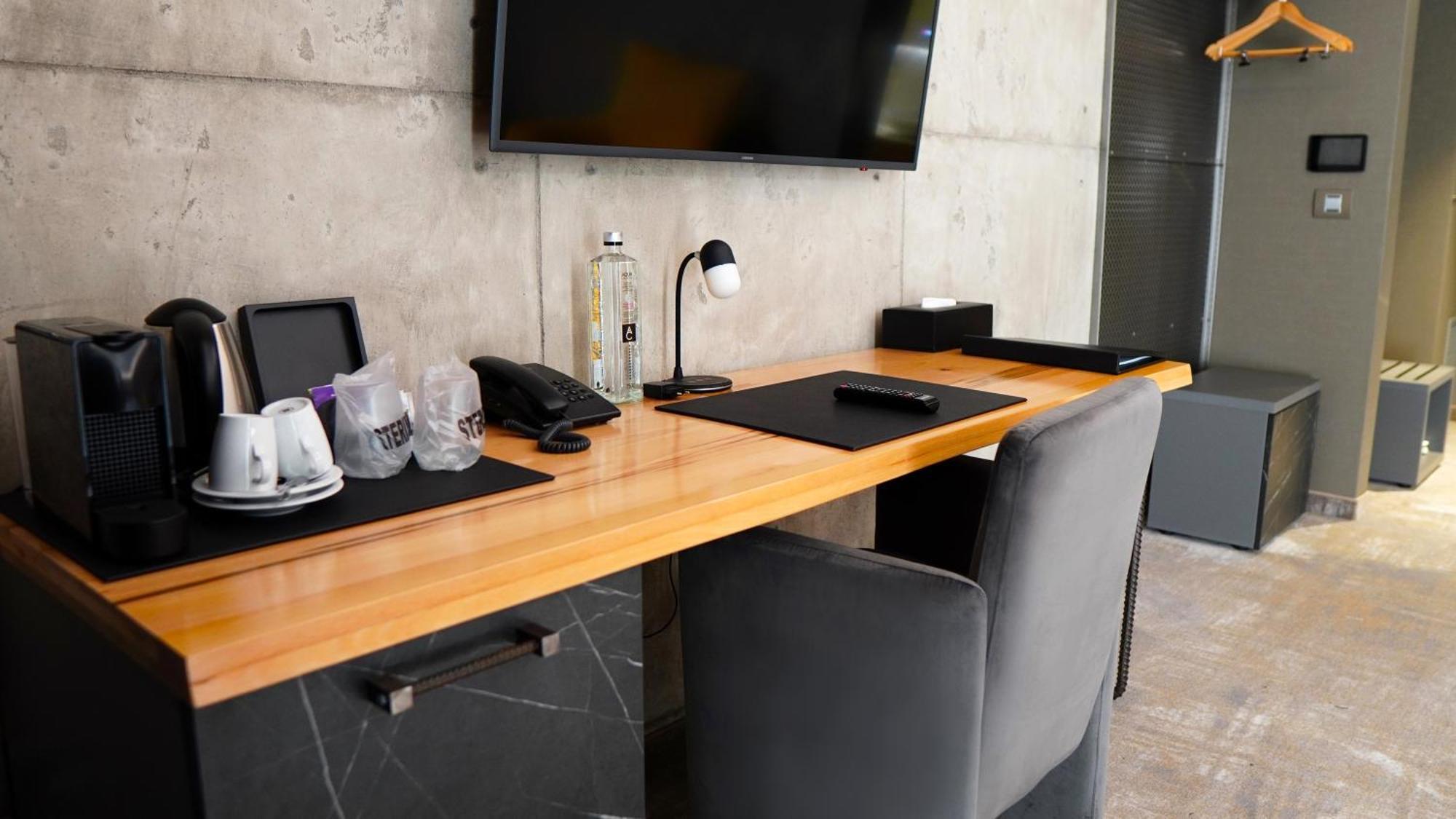 Aniroc Signature Hotel Арад Екстериор снимка A hotel room in Mexico City