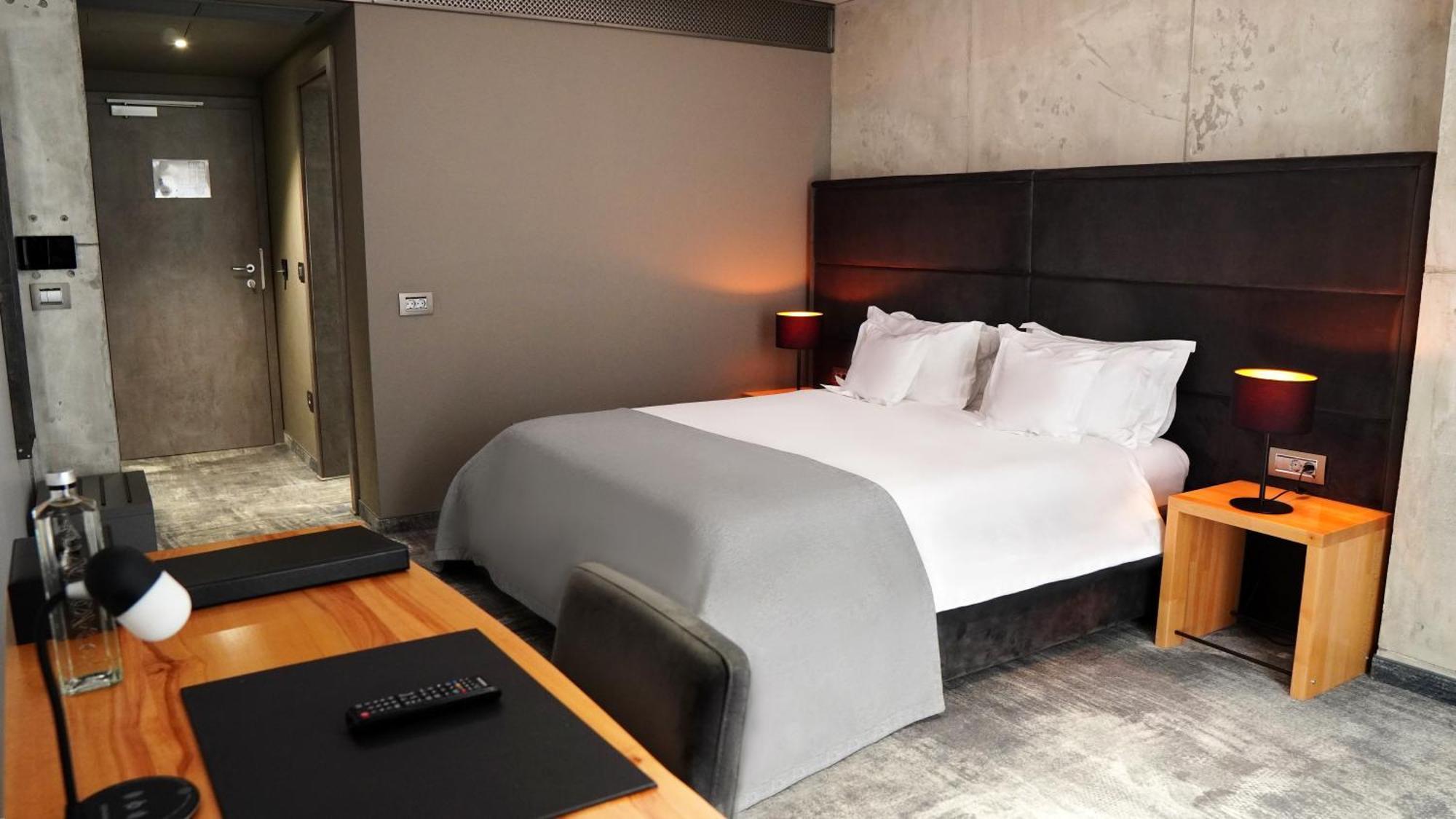 Aniroc Signature Hotel Арад Екстериор снимка A room at the hotel