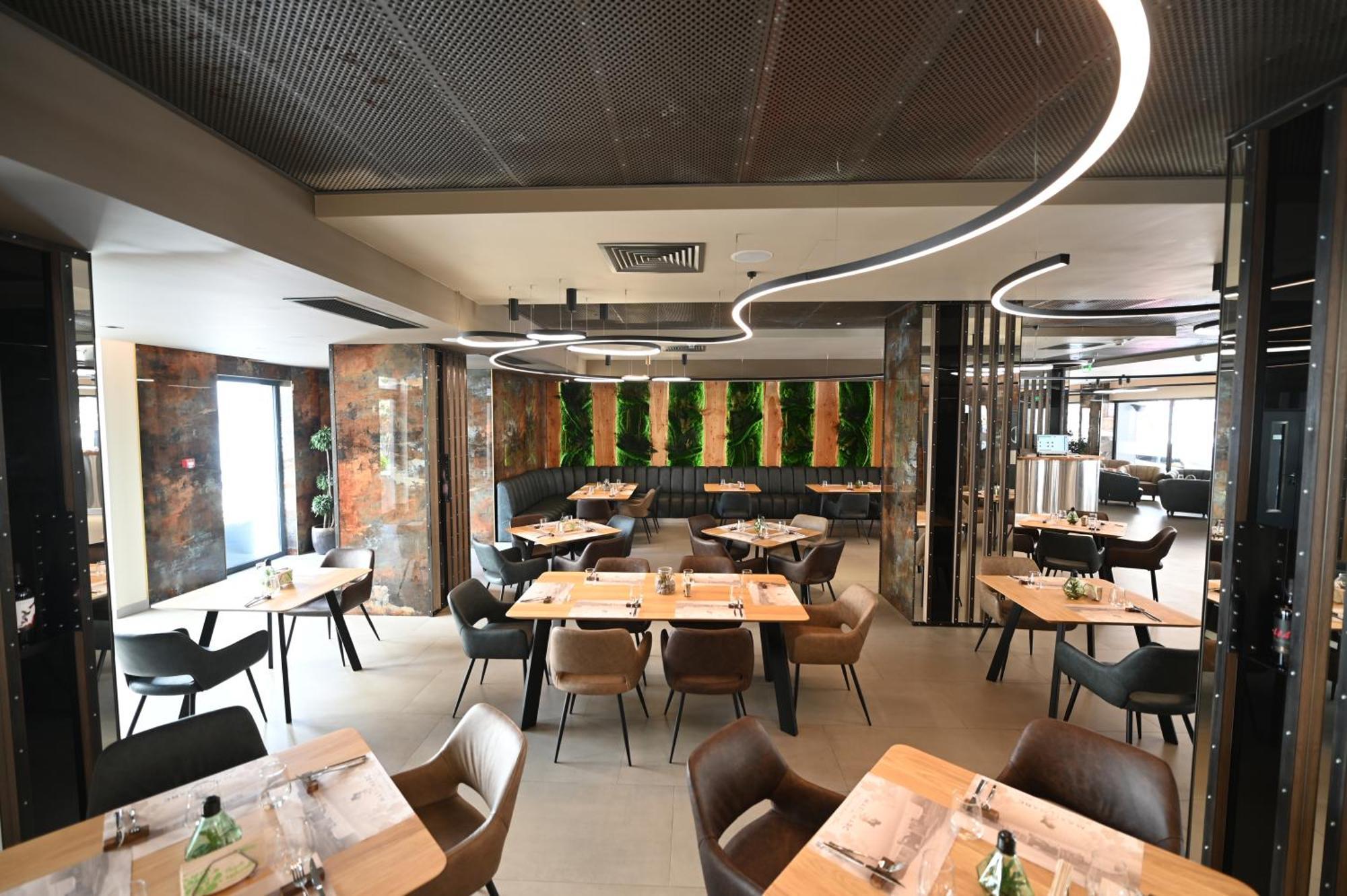 Aniroc Signature Hotel Арад Екстериор снимка Restaurant
