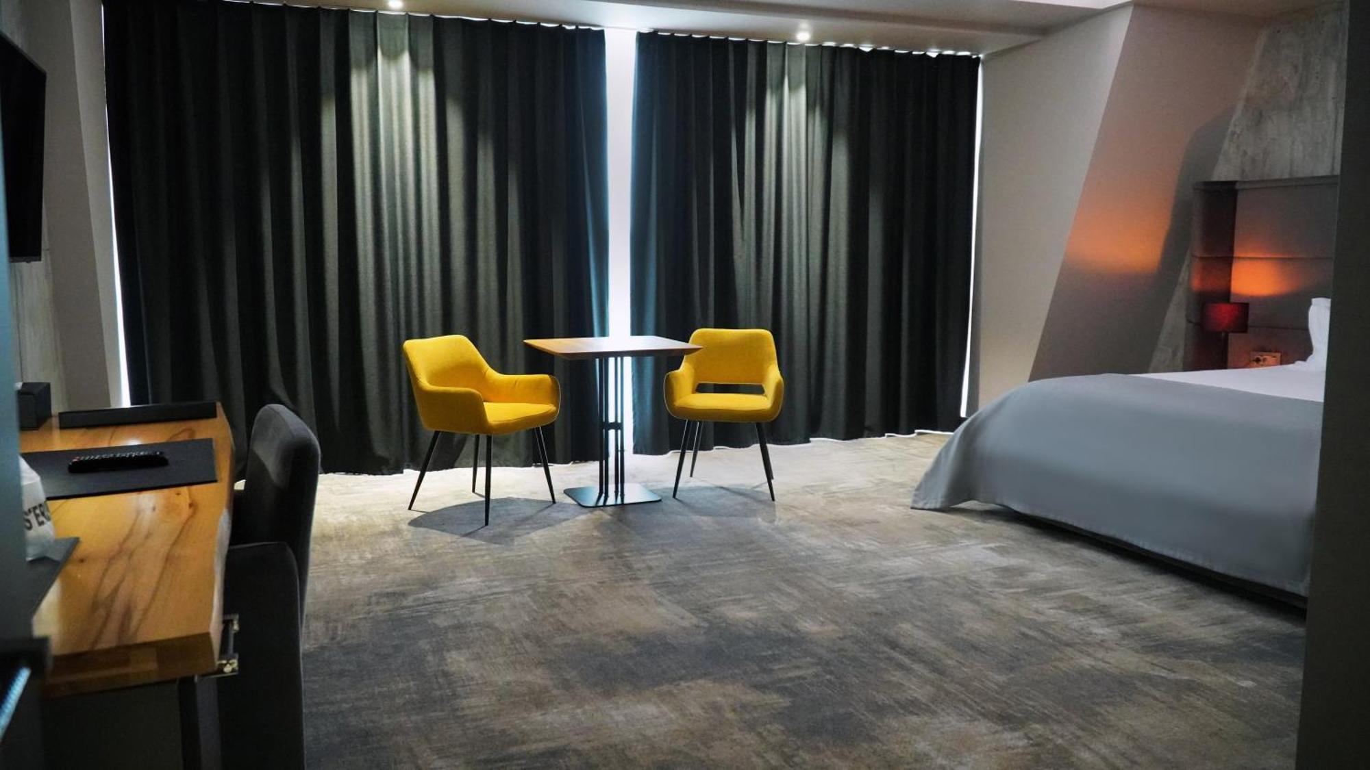 Aniroc Signature Hotel Арад Екстериор снимка A room at the hotel