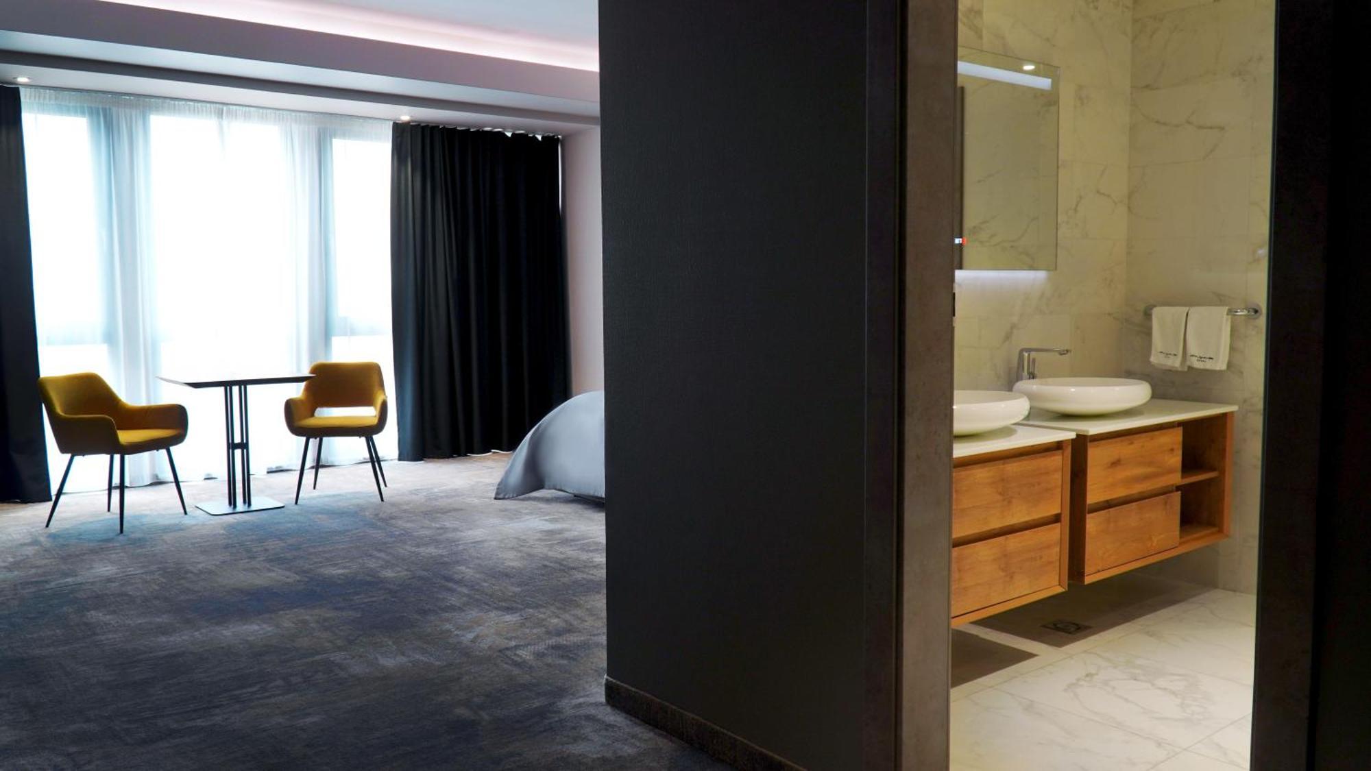 Aniroc Signature Hotel Арад Екстериор снимка A room at the hotel