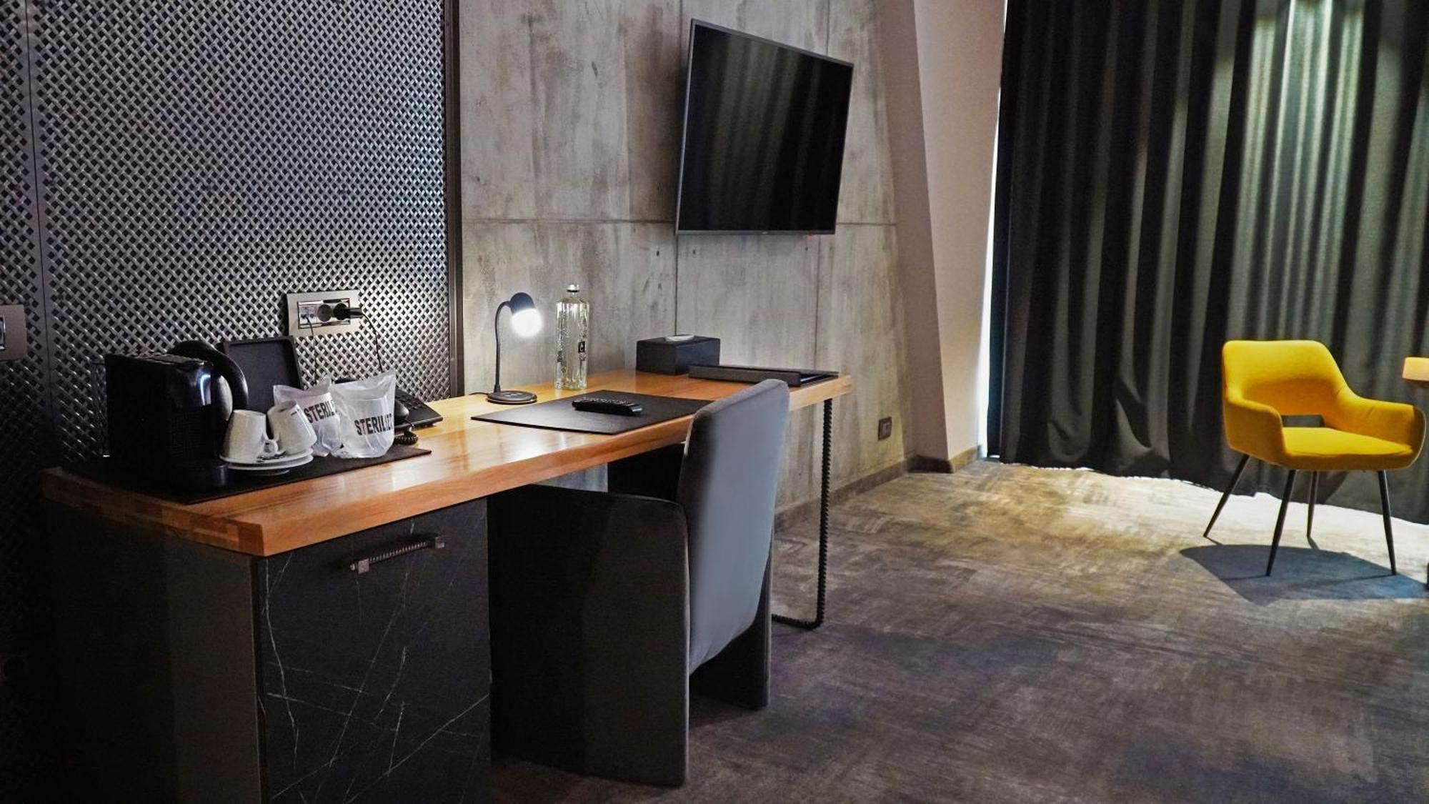 Aniroc Signature Hotel Арад Екстериор снимка A room at the hotel